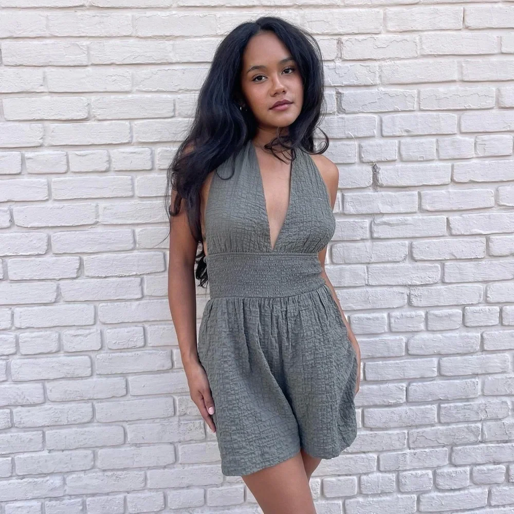 Zara green linen romper with a deep V neck, halter neck and tie back sz xs